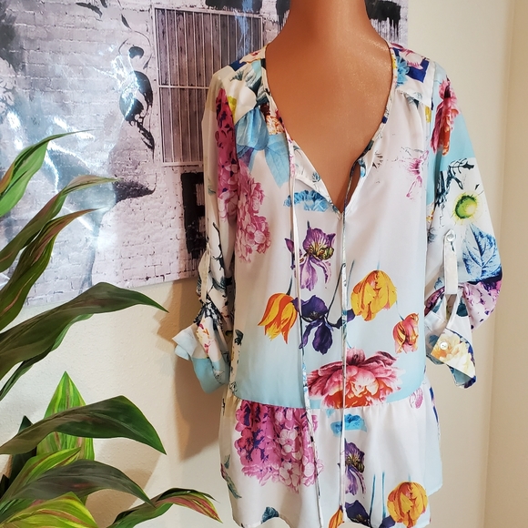 Black Rainn Tops - 🌞 Floral Blouse